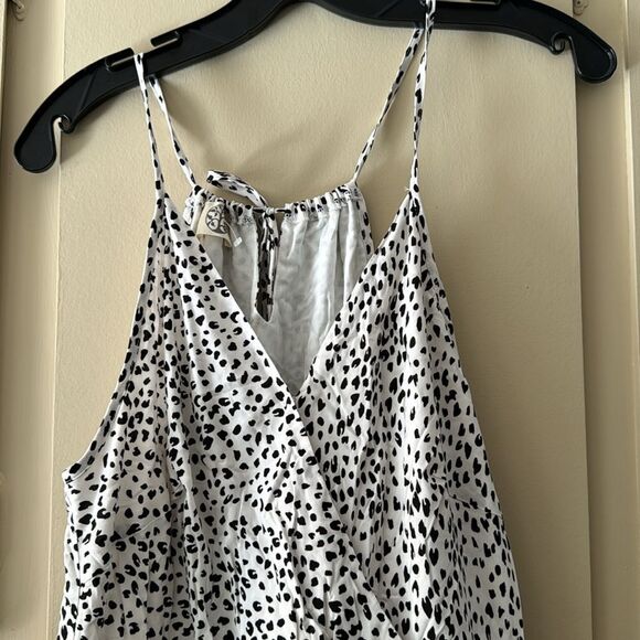 White/black animal print faux wrap V bodice elastic tie waist lined romper. Med - Picture 3 of 8